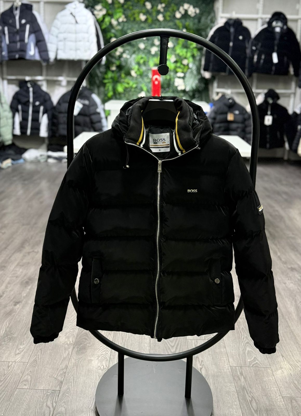 Siyah Mat Saten Kapüşonlu Şişme Mont – Luxury Edition